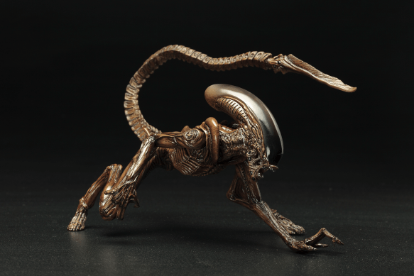 Kotubukiya is getting in on the act with this Alien³ Dog Alien figure. Good doggie! This flawed entry deserves a lot more respect these days (if you check out the Assembly Cut on the ALIEN Anthology set, you'll see why)...